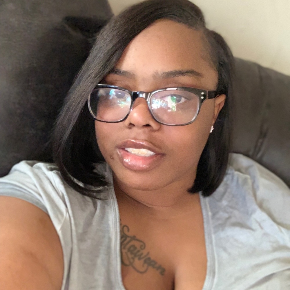 Meet your Posher, Khalia